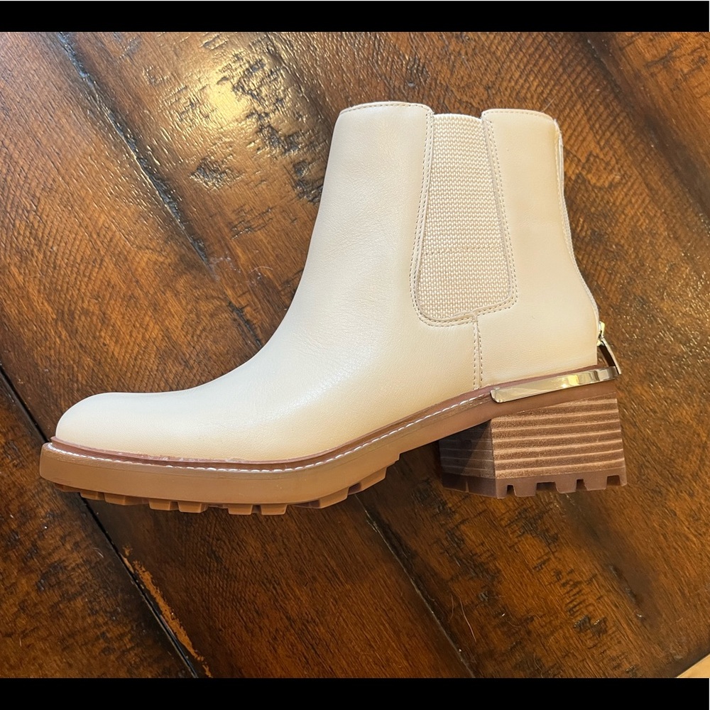 BRAND NEW Vince Camuto boots